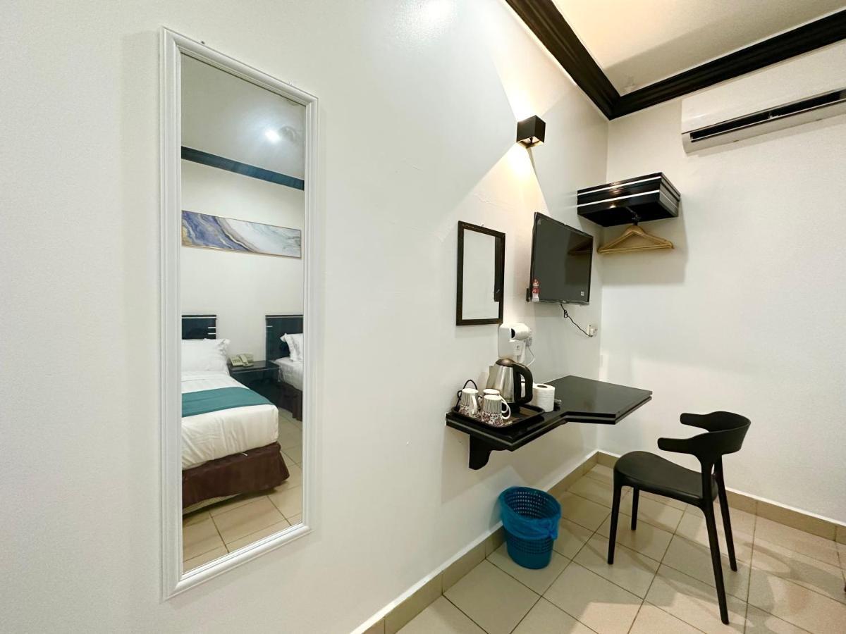Hotel Tourist City Centre By Hotspot Essential Kota Kinabalu Esterno foto
