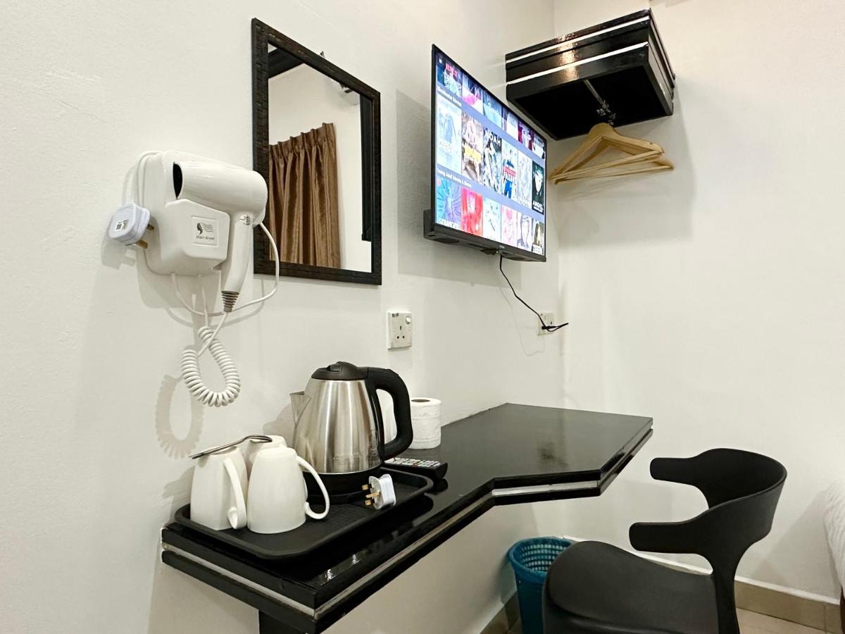 Hotel Tourist City Centre By Hotspot Essential Kota Kinabalu Esterno foto