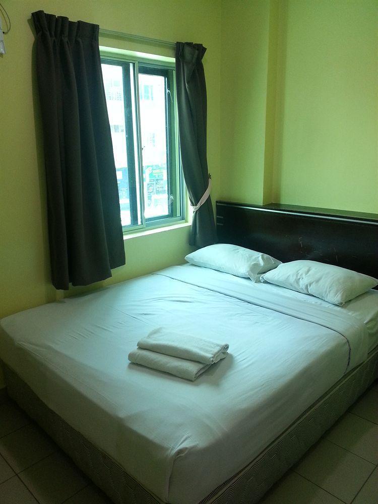 Hotel Tourist City Centre By Hotspot Essential Kota Kinabalu Esterno foto