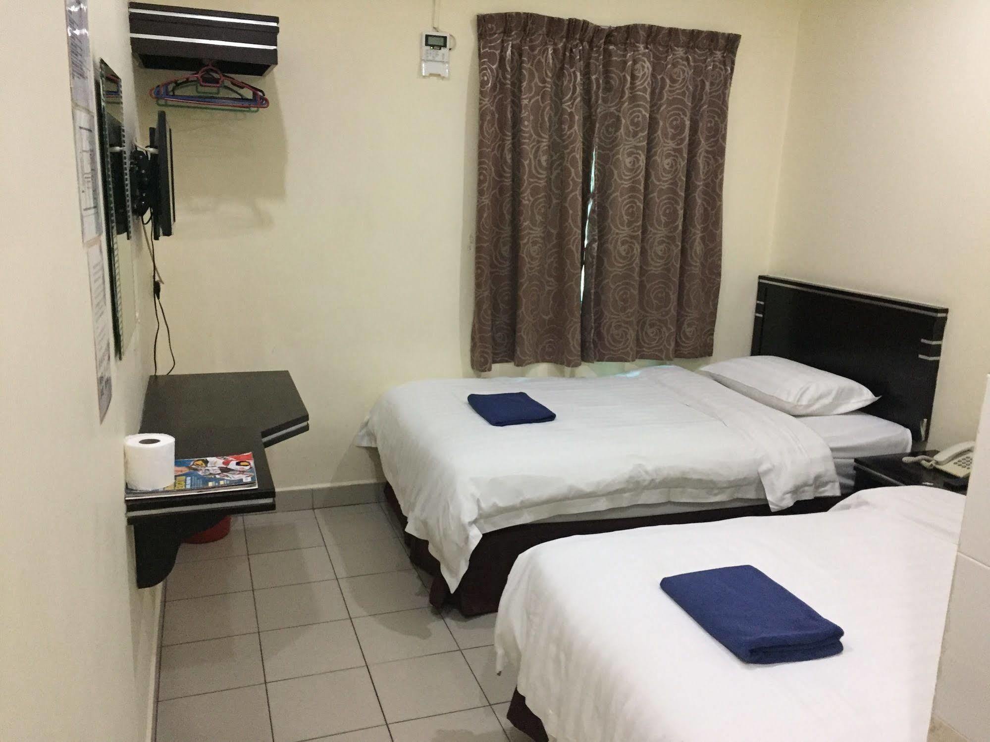 Hotel Tourist City Centre By Hotspot Essential Kota Kinabalu Esterno foto