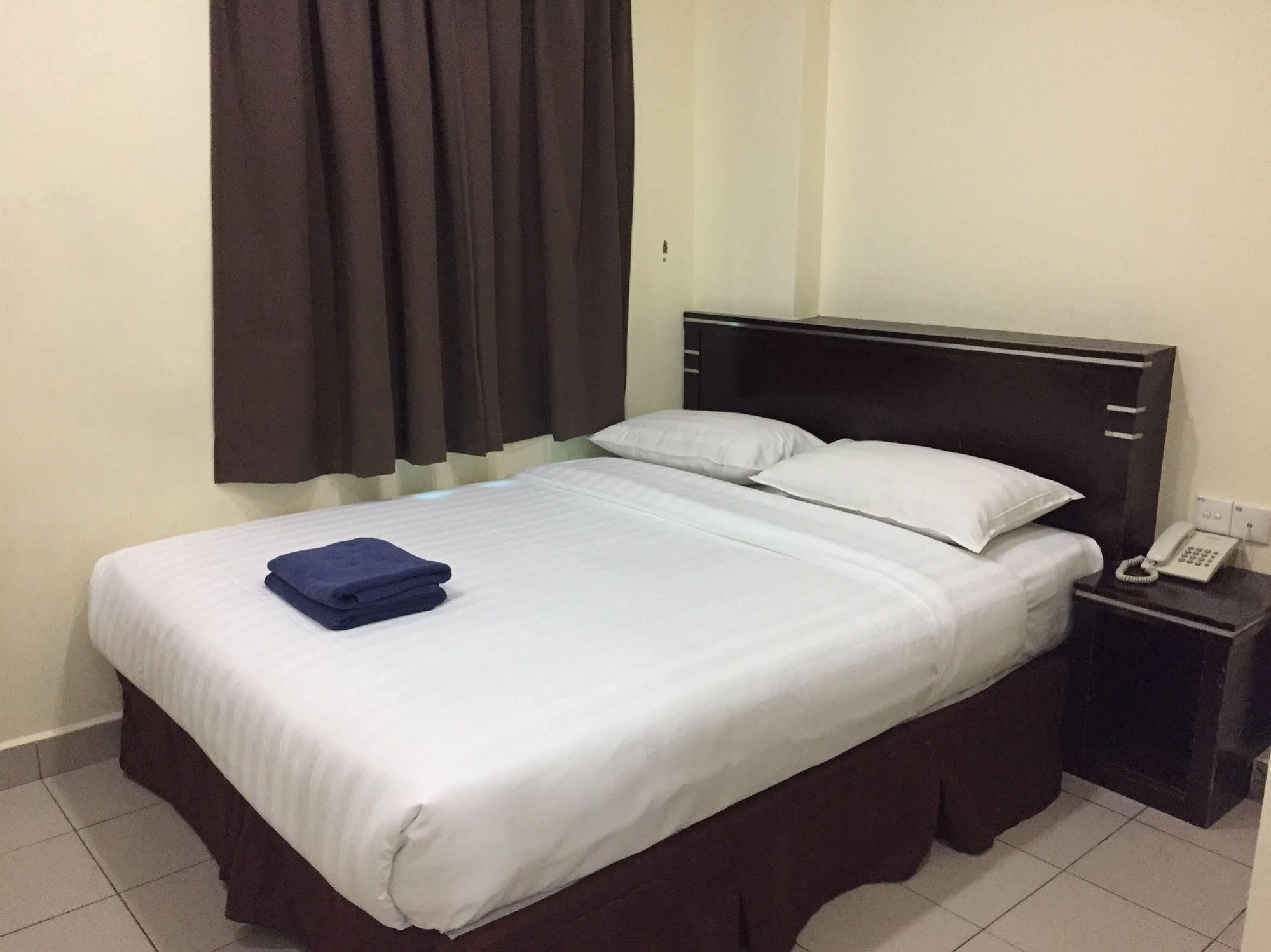 Hotel Tourist City Centre By Hotspot Essential Kota Kinabalu Esterno foto
