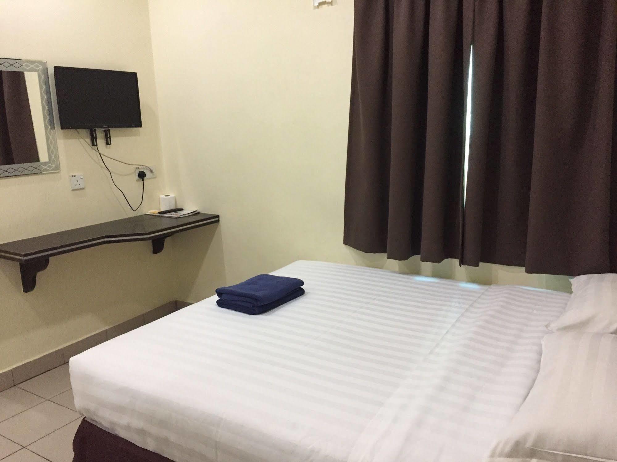 Hotel Tourist City Centre By Hotspot Essential Kota Kinabalu Esterno foto